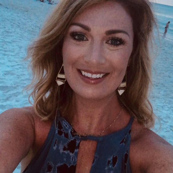 Meet your Posher, Julie - Picture 1 of 1